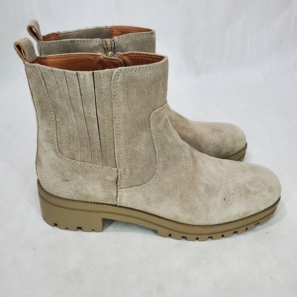 EUC Lucky Brand Hazyl Bootie 7.5 M GENUINE LEATHER Lug Chelsea Suede - Picture 4 of 9